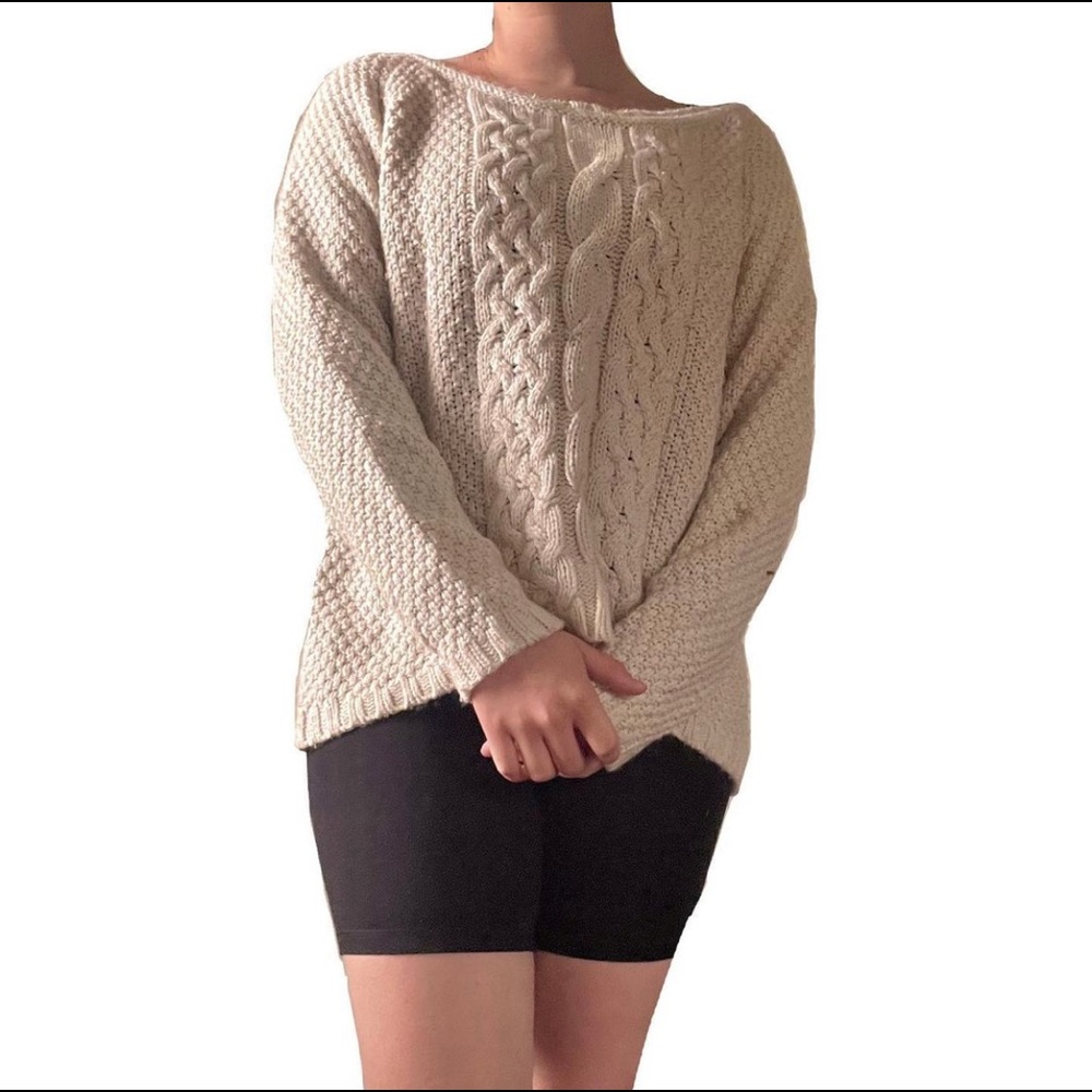 CABLE KNIT SWEATER